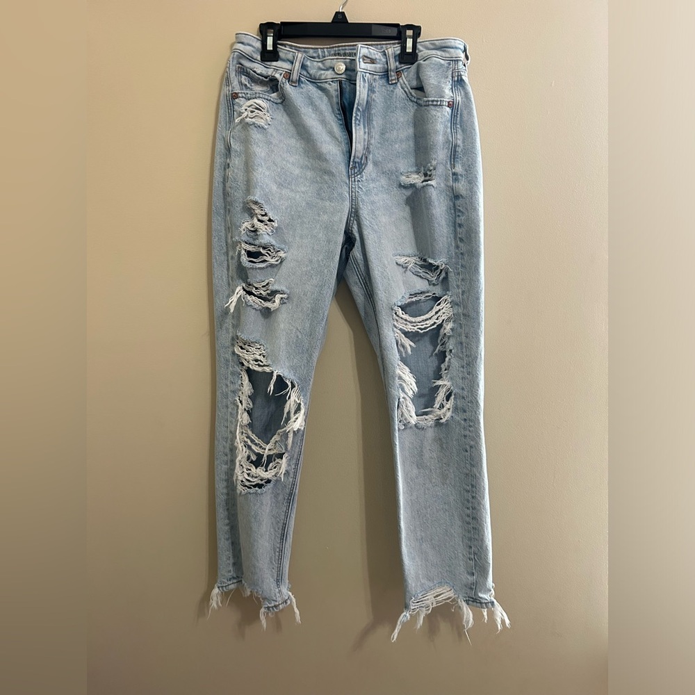 American Eagle size 8 distressed jeans